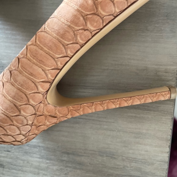 Salvatore Ferragamo Platform Pumps in size 8 - Picture 5 of 11